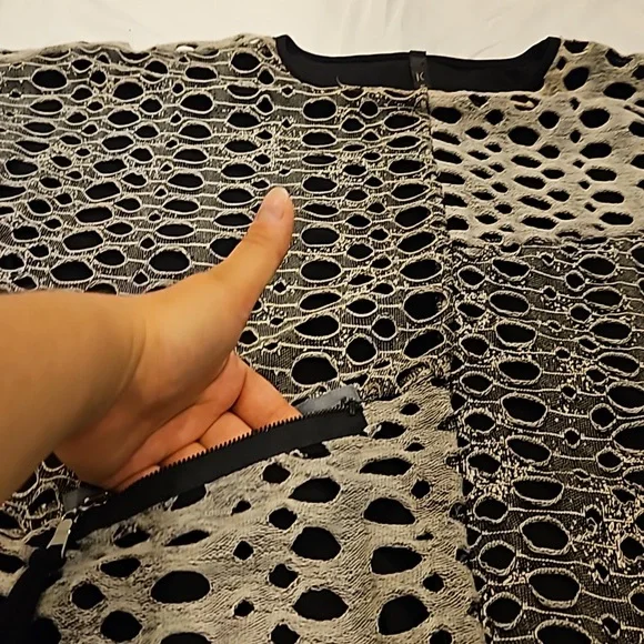 Black and biege tunic iC by Connie K - Picture 3 of 5